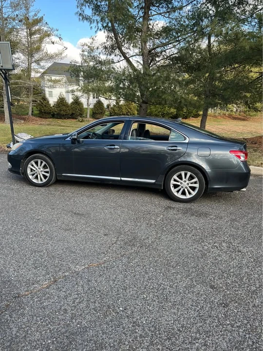 2011 Lexus ES 4th Gen - Image 6 of 10
