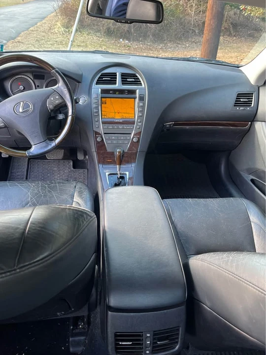 2011 Lexus ES 4th Gen - Image 7 of 10