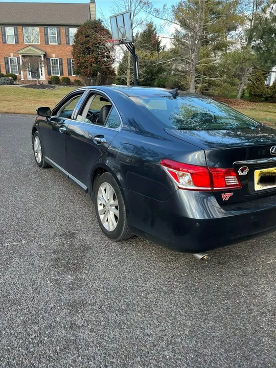 2011 Lexus ES 4th Gen - Image 5 of 10