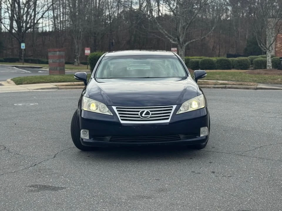 2011 Lexus ES 4th Gen - Image 2 of 13