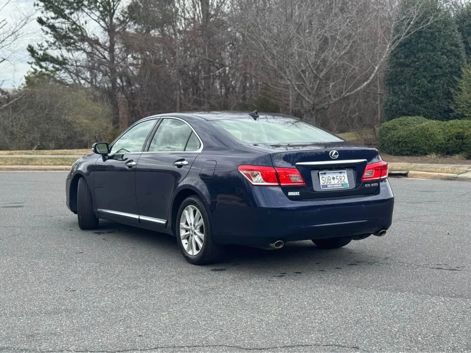 2011 Lexus ES 4th Gen - Image 7 of 13