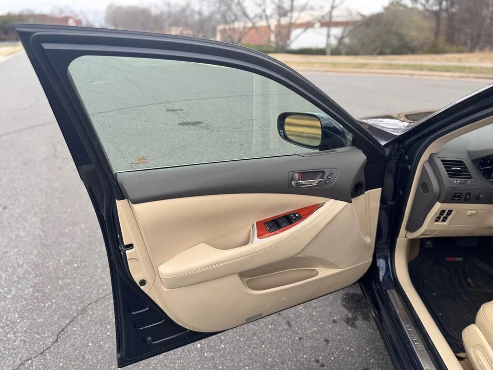 2011 Lexus ES 4th Gen - Image 11 of 13