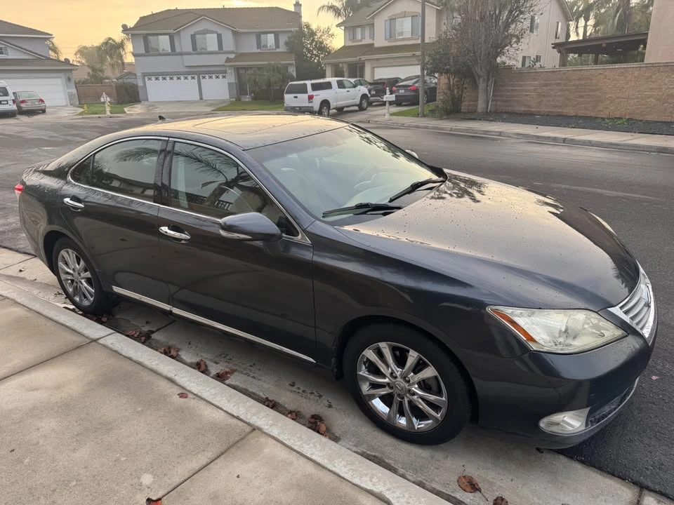 2011 Lexus ES 5th Gen - Image 4 of 19