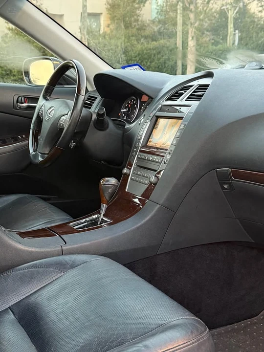 2011 Lexus ES 5th Gen - Image 10 of 11