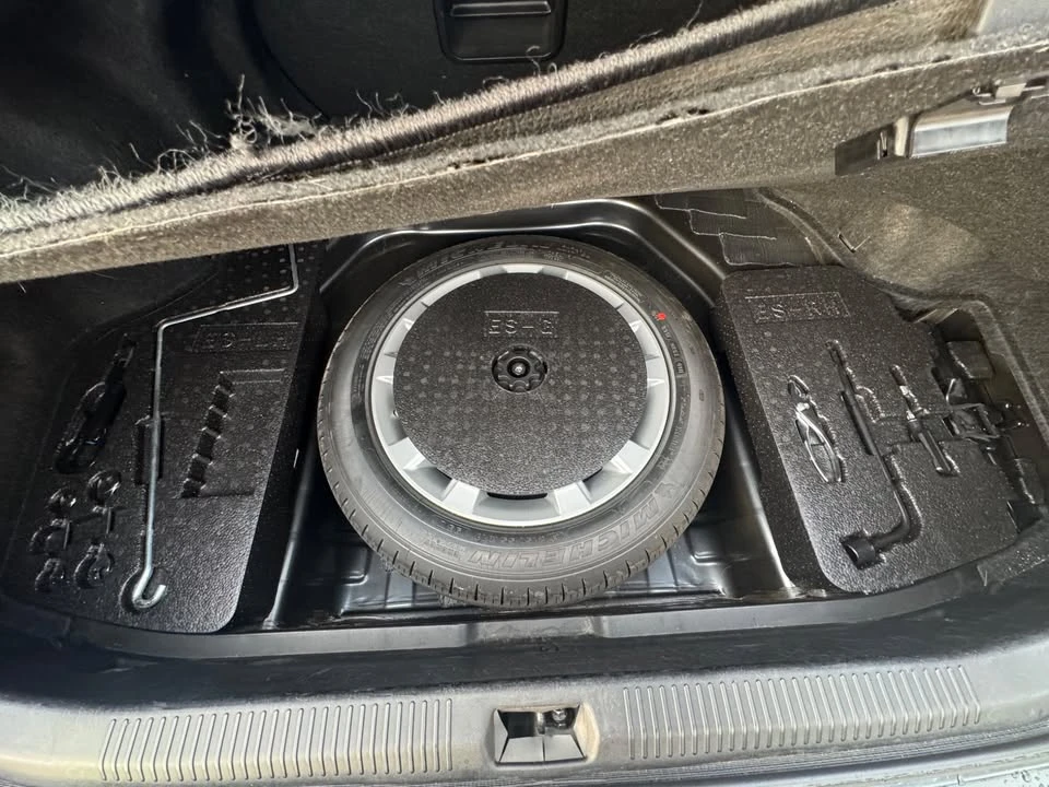 2011 Lexus ES 5th Gen - Image 18 of 19