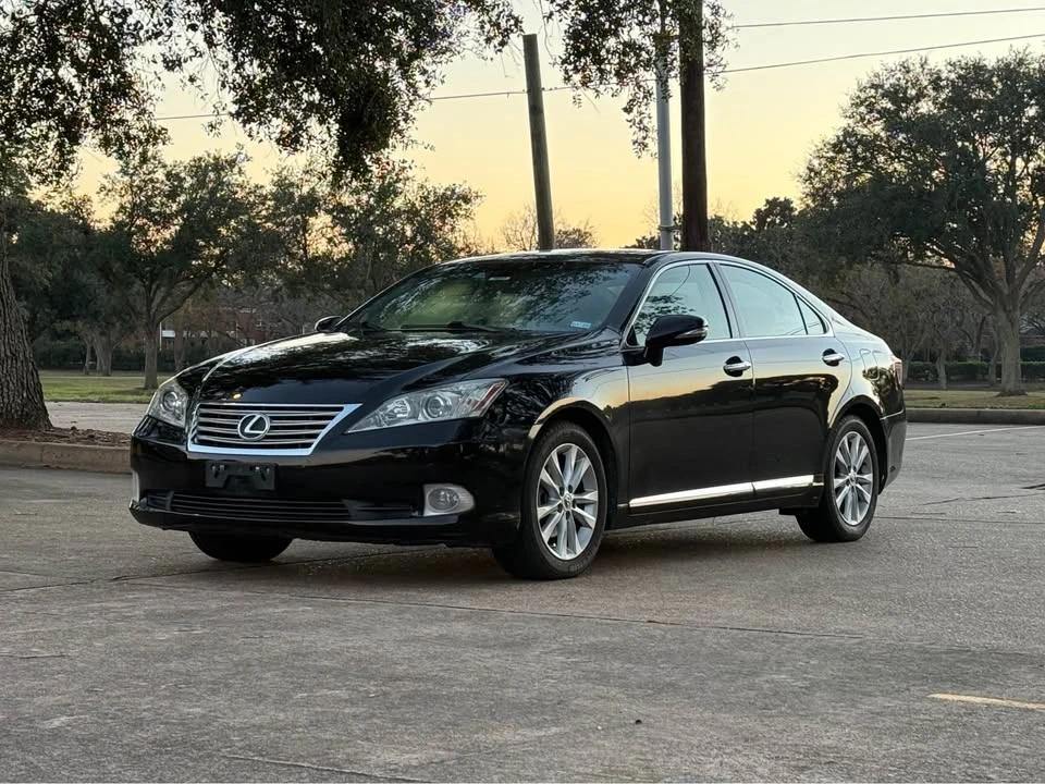 2011 Lexus ES 5th Gen - Image 2 of 11