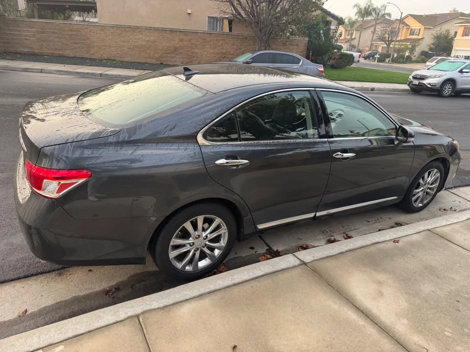 2011 Lexus ES 5th Gen - Image 3 of 19