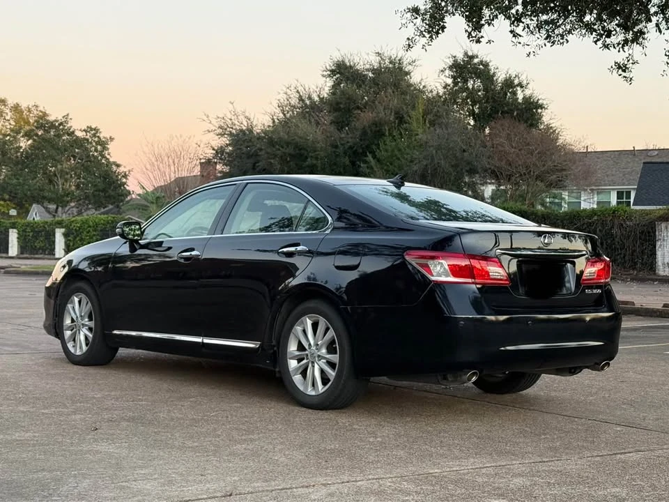 2011 Lexus ES 5th Gen - Image 4 of 11