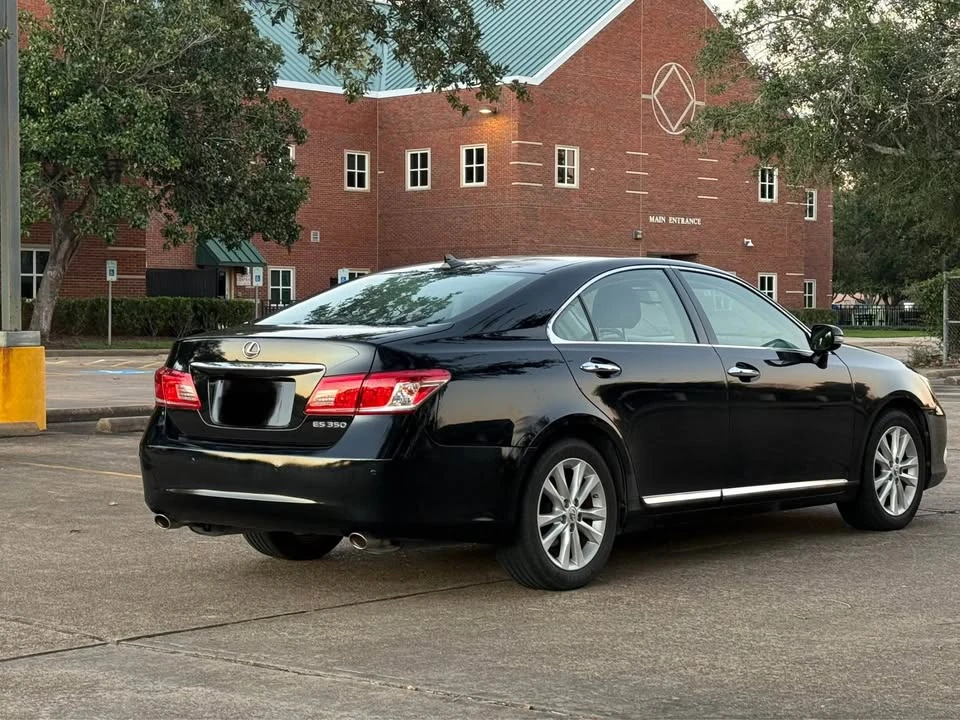2011 Lexus ES 5th Gen - Image 6 of 11