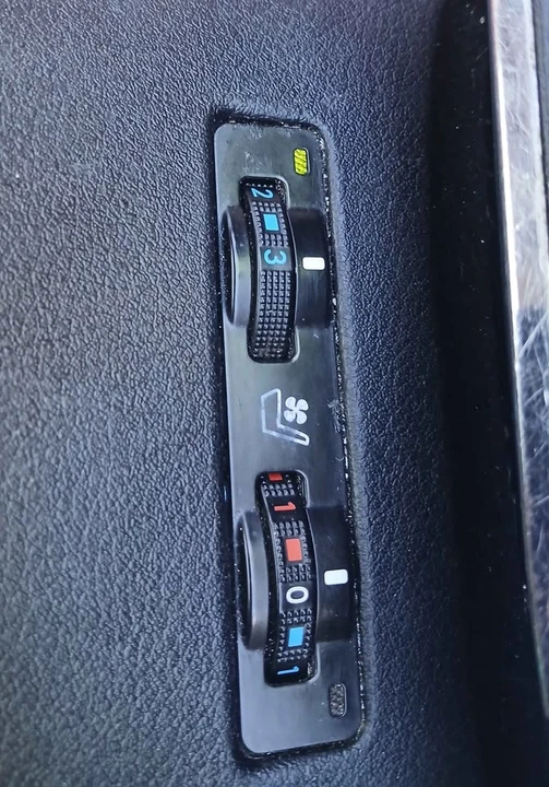 2011 Lexus ES 5th Gen - Image 12 of 13