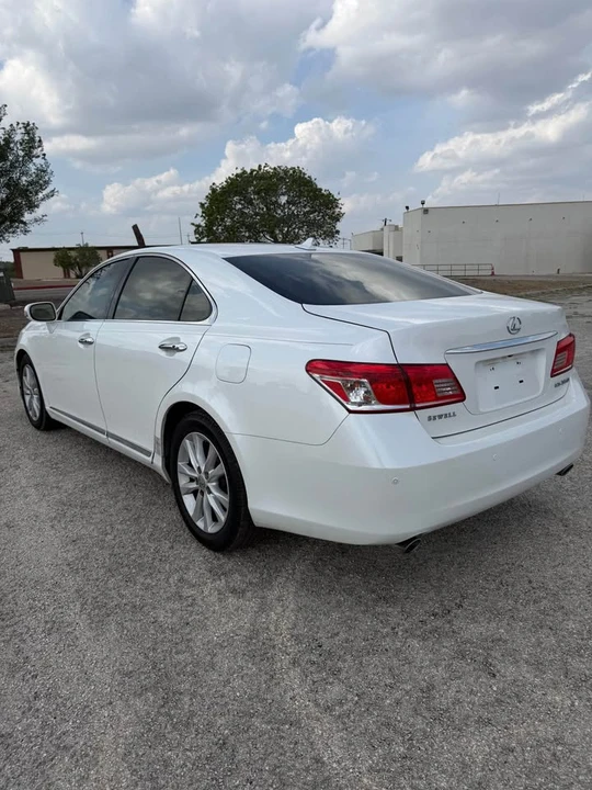 2011 Lexus ES 5th Gen - Image 7 of 19