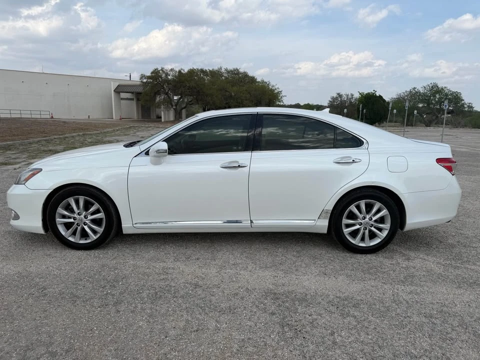 2011 Lexus ES 5th Gen - Image 5 of 19