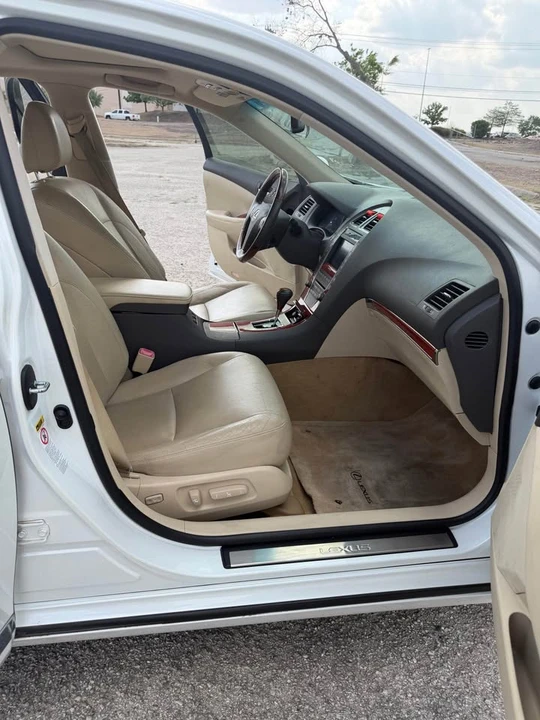 2011 Lexus ES 5th Gen - Image 10 of 19