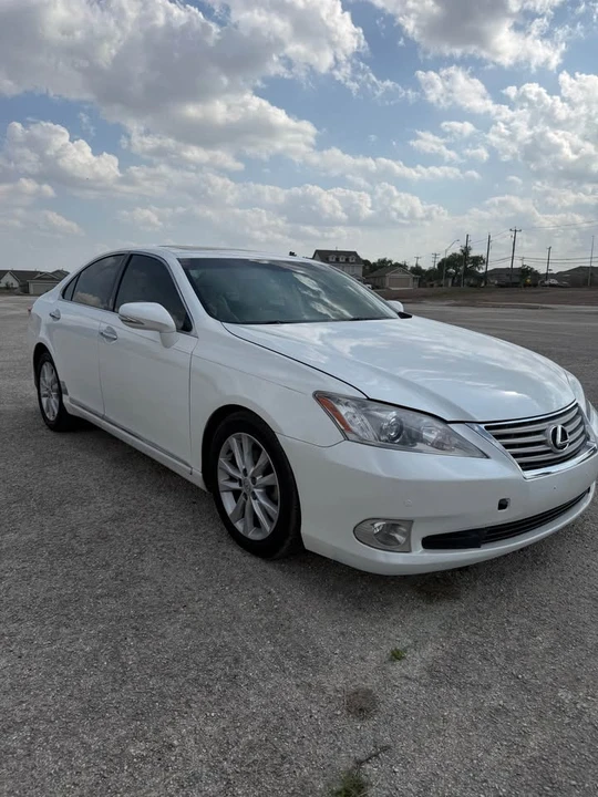 2011 Lexus ES 5th Gen - Image 3 of 19