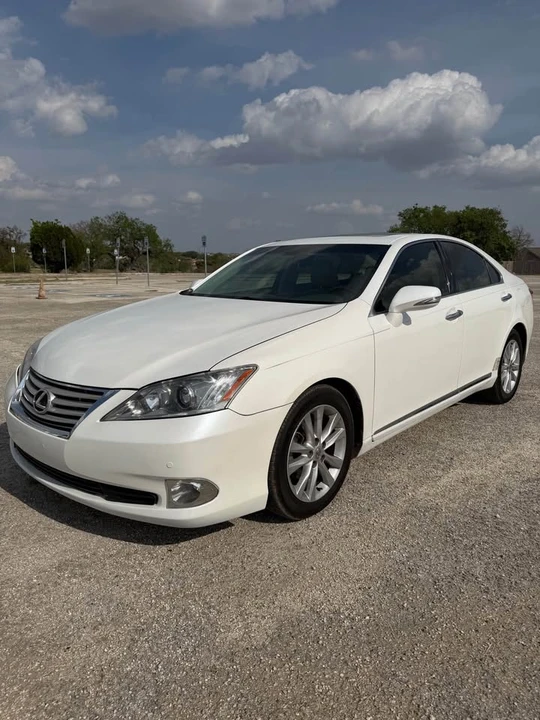 2011 Lexus ES 5th Gen - Image 2 of 19