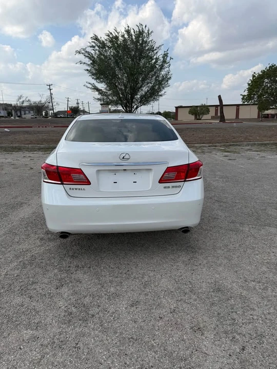 2011 Lexus ES 5th Gen - Image 8 of 19