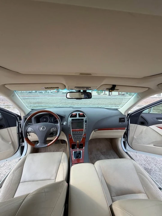 2011 Lexus ES 5th Gen - Image 17 of 19