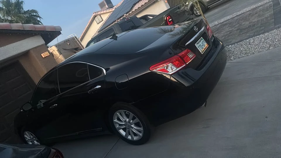 2011 Lexus ES 5th Gen - Image 2 of 9