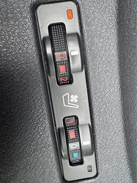 2011 Lexus ES 5th Gen - Image 12 of 20