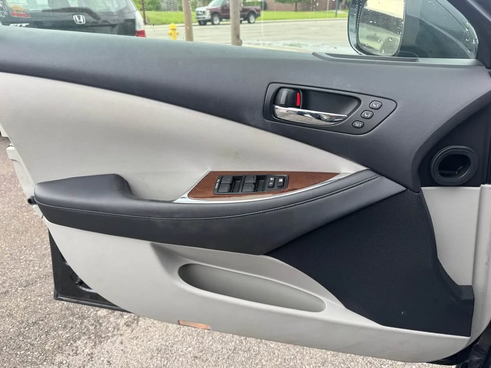 2011 Lexus ES 5th Gen - Image 10 of 20