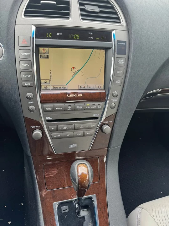 2011 Lexus ES 5th Gen - Image 14 of 20