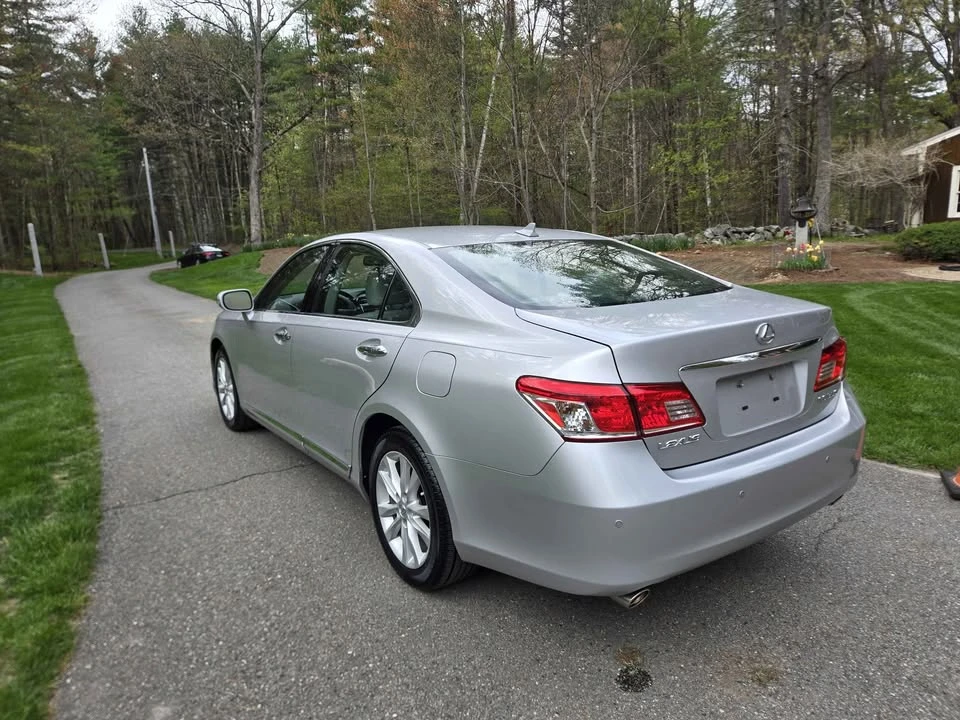 2011 Lexus ES 5th Gen - Image 4 of 12
