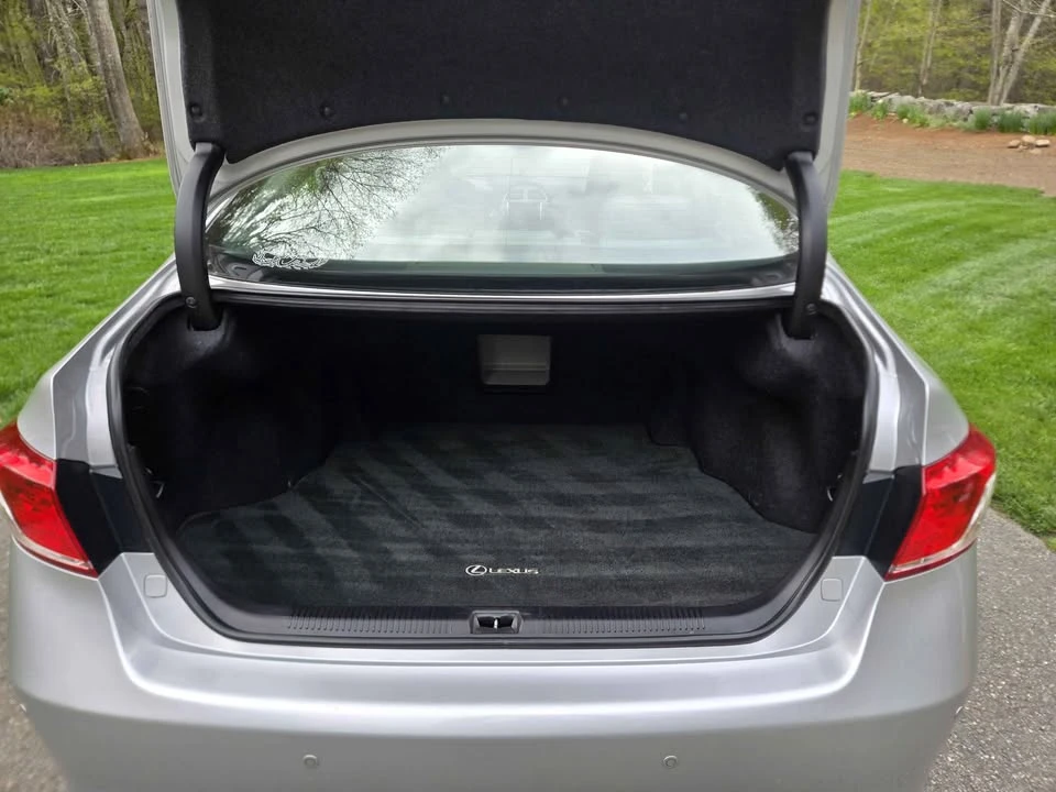 2011 Lexus ES 5th Gen - Image 5 of 12