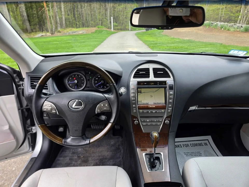 2011 Lexus ES 5th Gen - Image 8 of 12