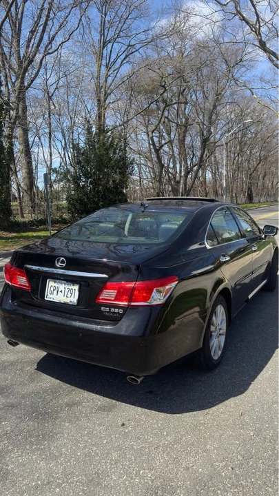 2011 Lexus ES 5th Gen - Image 5 of 13