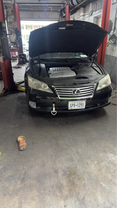 2011 Lexus ES 5th Gen - Image 11 of 13