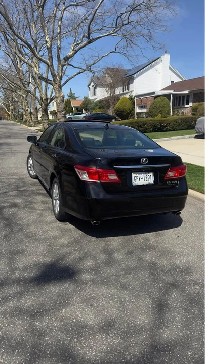 2011 Lexus ES 5th Gen - Image 8 of 13
