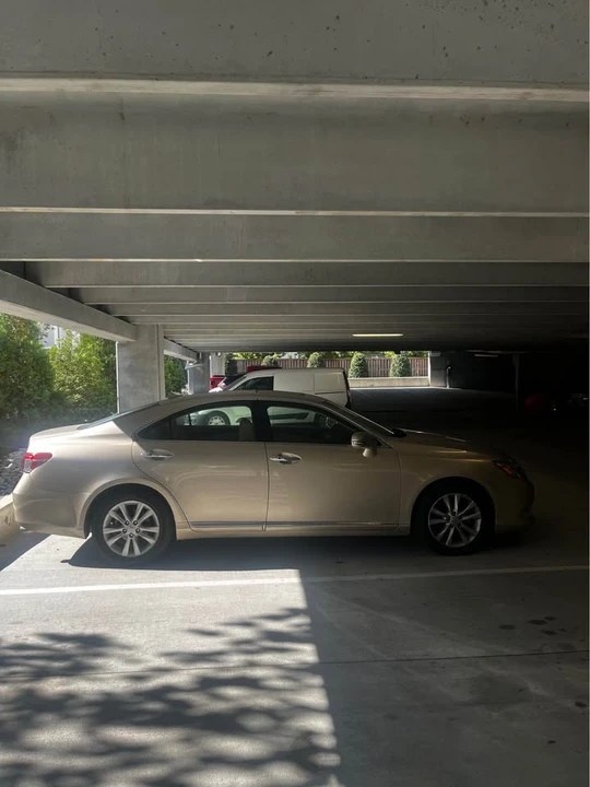 2011 Lexus ES 5th Gen - Image 3 of 13