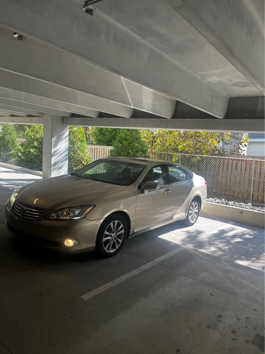 2011 Lexus ES 5th Gen - Image 2 of 13