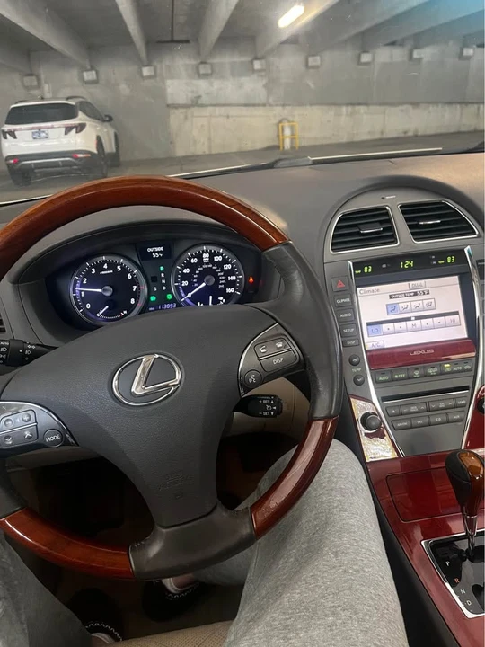 2011 Lexus ES 5th Gen - Image 9 of 13