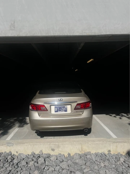 2011 Lexus ES 5th Gen - Image 5 of 13