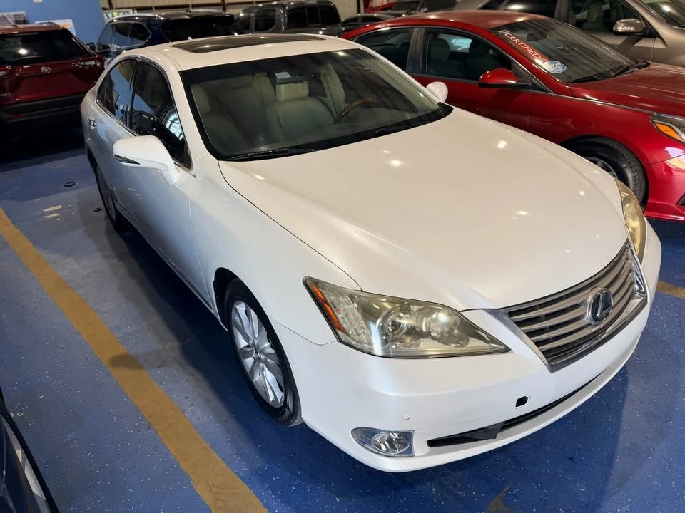 2011 Lexus ES 4th Gen - Image 3 of 9