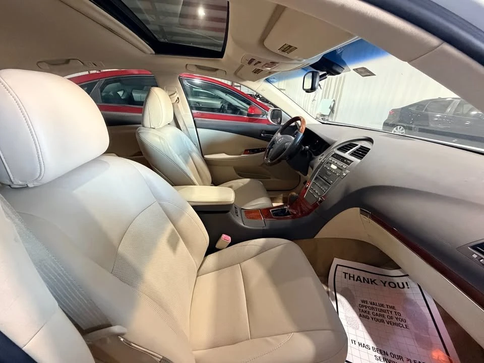 2011 Lexus ES 4th Gen - Image 7 of 9