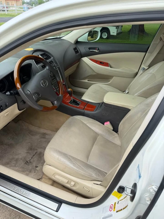 2011 Lexus ES 5th Gen - Image 8 of 10