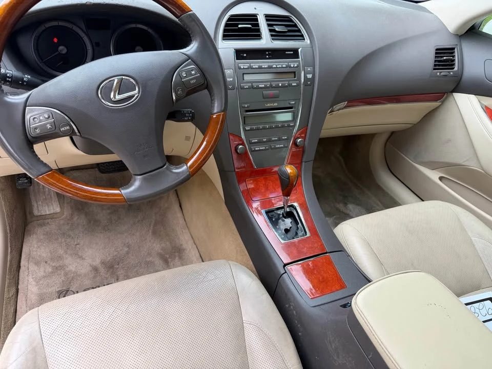 2011 Lexus ES 5th Gen - Image 5 of 10