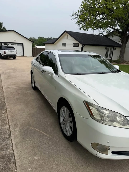 2011 Lexus ES 5th Gen - Image 3 of 10