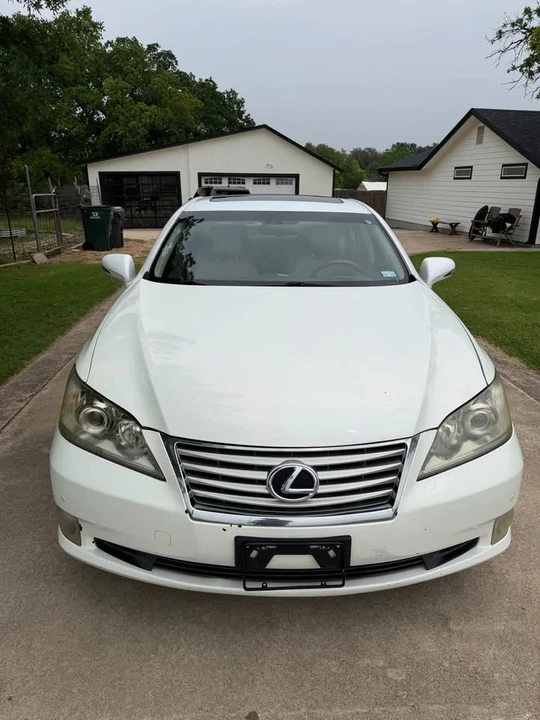 2011 Lexus ES 5th Gen - Image 2 of 10