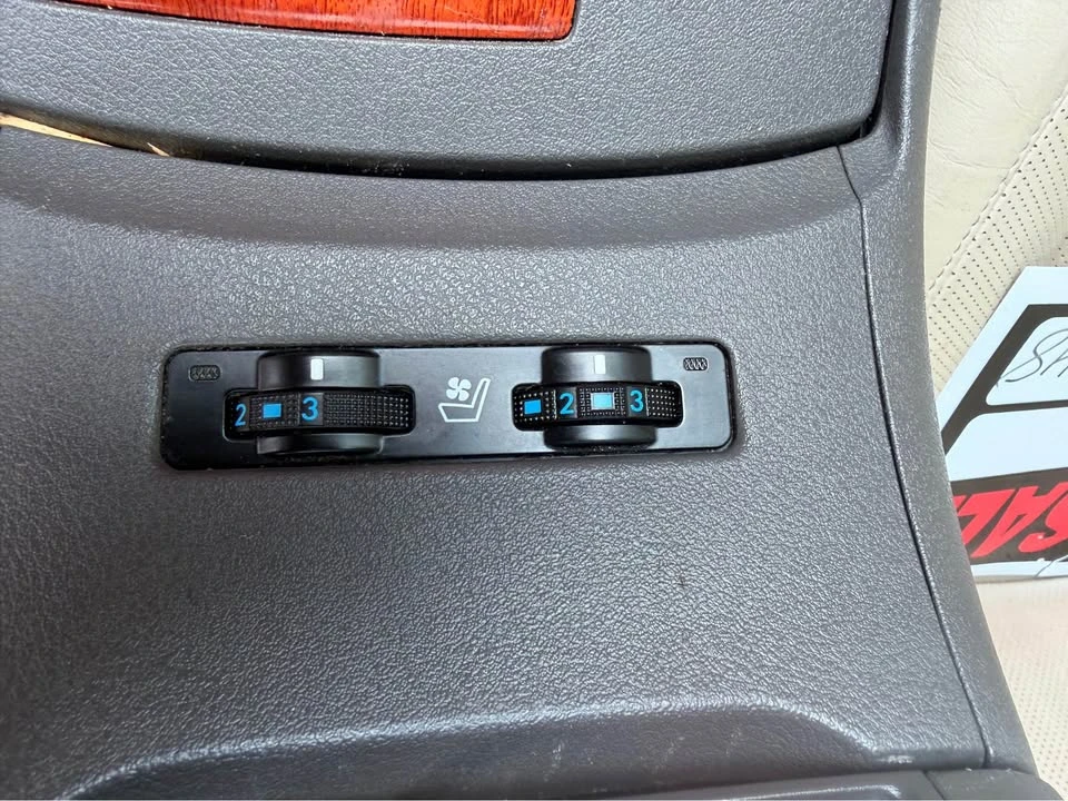 2011 Lexus ES 5th Gen - Image 7 of 10