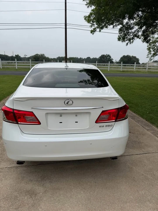2011 Lexus ES 5th Gen - Image 4 of 10