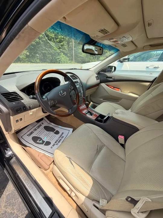 2011 Lexus ES 5th Gen - Image 2 of 9