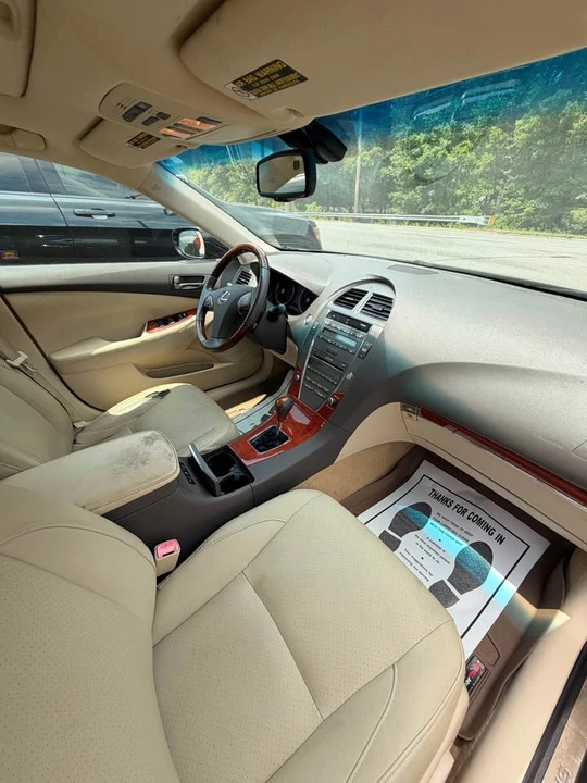2011 Lexus ES 5th Gen - Image 8 of 9