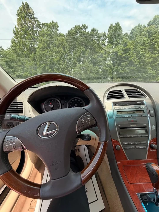 2011 Lexus ES 5th Gen - Image 7 of 9