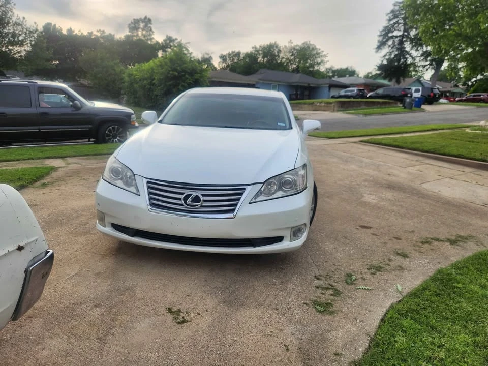 2011 Lexus ES 5th Gen - Image 2 of 7