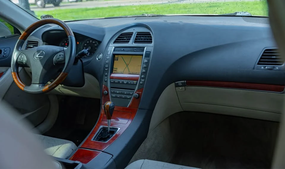 2011 Lexus ES 5th Gen - Image 4 of 10