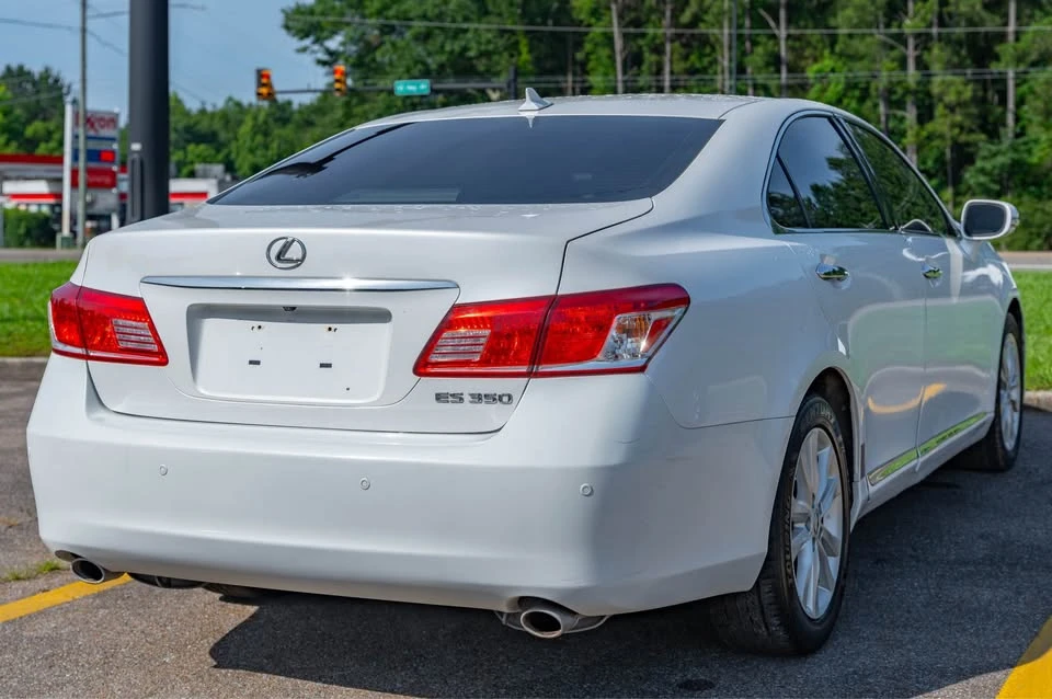 2011 Lexus ES 5th Gen - Image 5 of 10