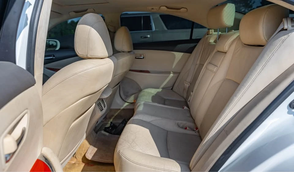 2011 Lexus ES 5th Gen - Image 9 of 10